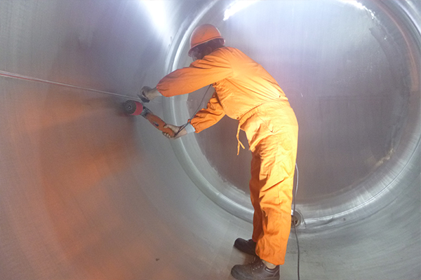 罐箱內(nèi)部打磨